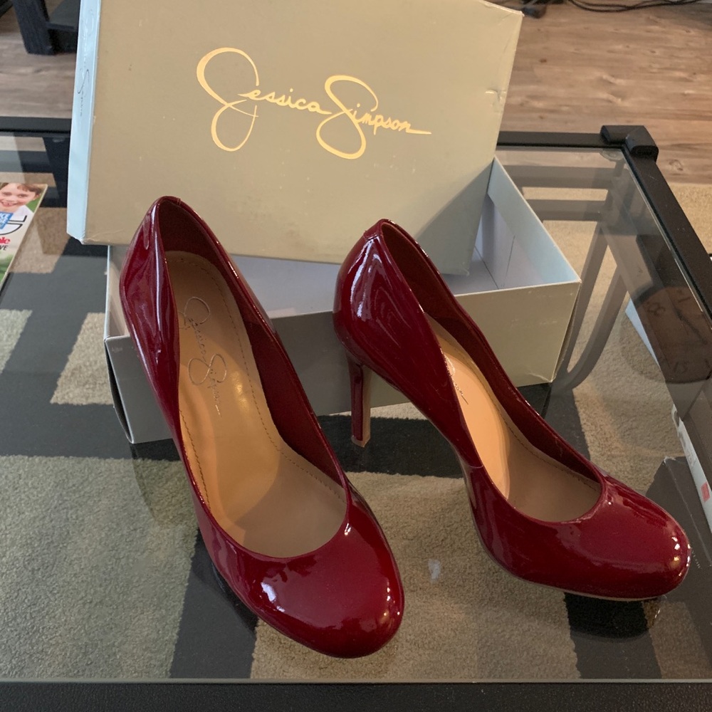 Jessica Simpson’s red heels